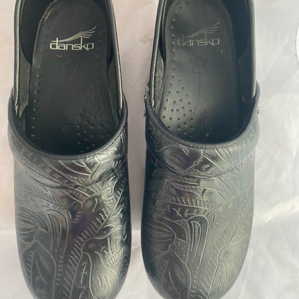 Dansko Clogs Black w/ Pattern - Sz 37 - Picture 9 of 10